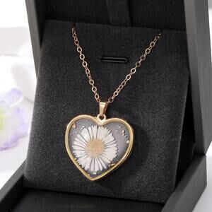 Daisy Flower Heart Pendant Chain Necklace Goldtone Boho Cottagecore Best Seller